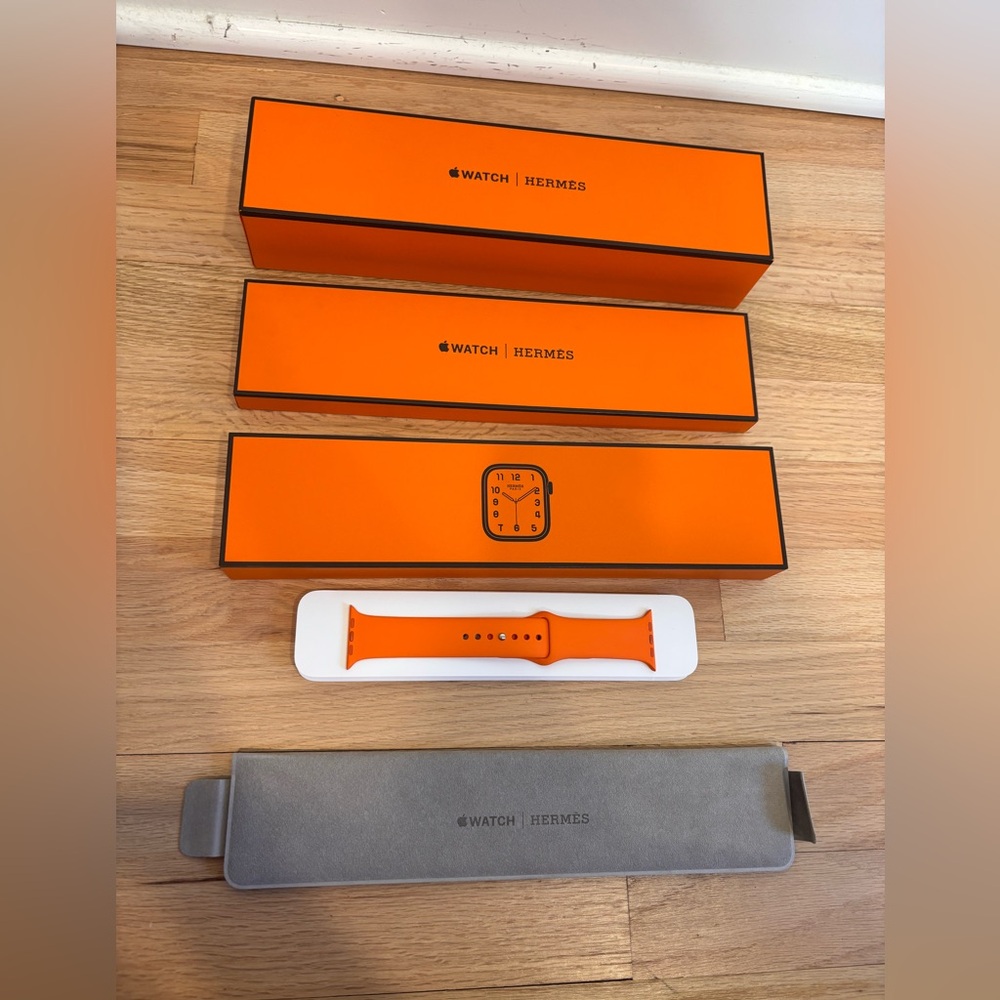 Apple Watch Hermès Sport Bands in Orange in original Hermes boxes